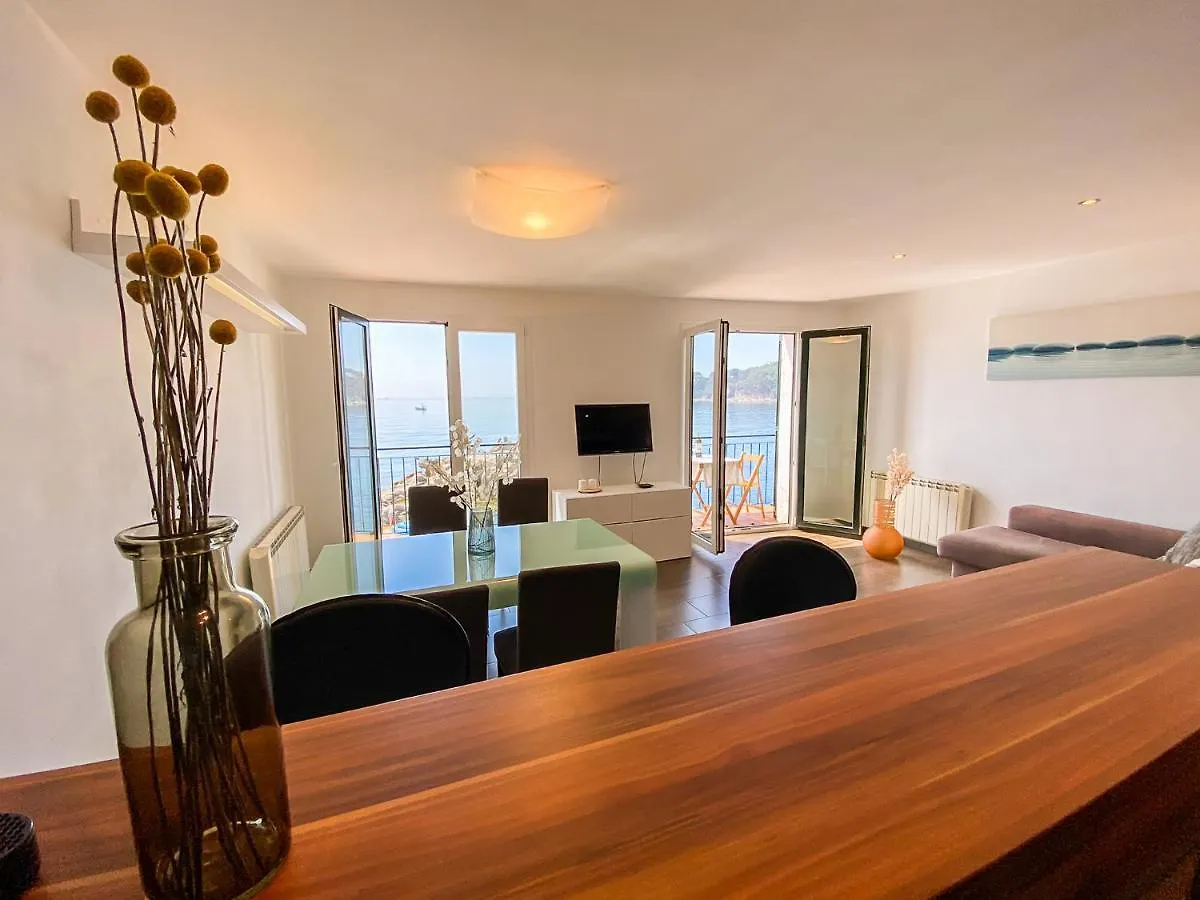Apartamento Exclusivo En Primera Linea De Mar カレリャ・デ・パラフルジェリ